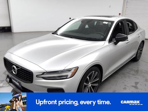 2022 Volvo S60 B5 Momentum