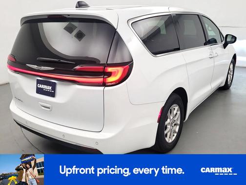 White 2023 Chrysler Pacifica Touring L