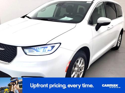 White 2023 Chrysler Pacifica Touring L