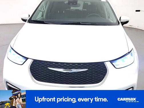 White 2023 Chrysler Pacifica Touring L