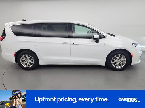 White 2023 Chrysler Pacifica Touring L