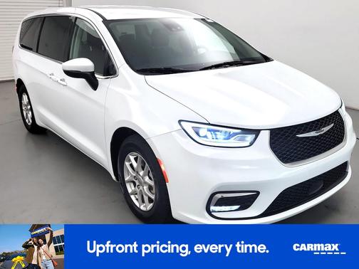 White 2023 Chrysler Pacifica Touring L