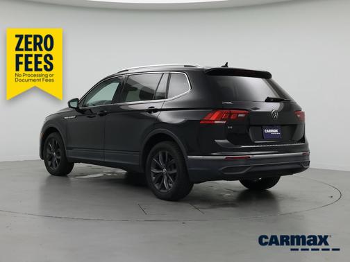 Black 2022 Volkswagen Tiguan SE
