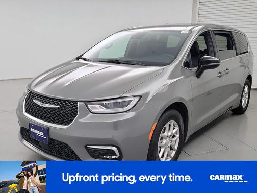 Gray 2025 Chrysler Pacifica Select