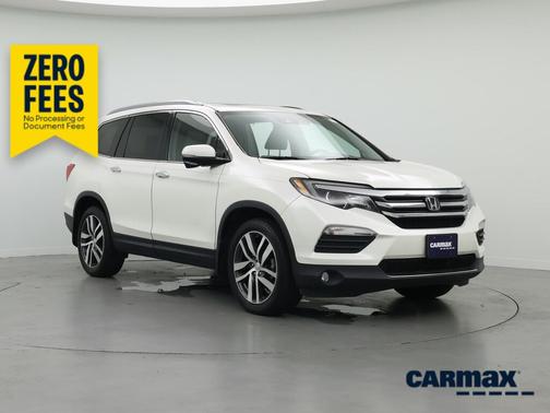 White 2017 Honda Pilot Touring