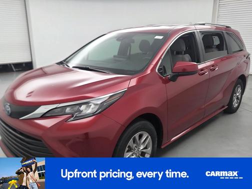 2025 Toyota Sienna LE