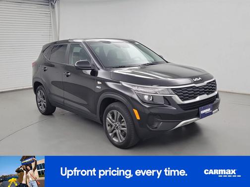 Black 2023 Kia Seltos LX