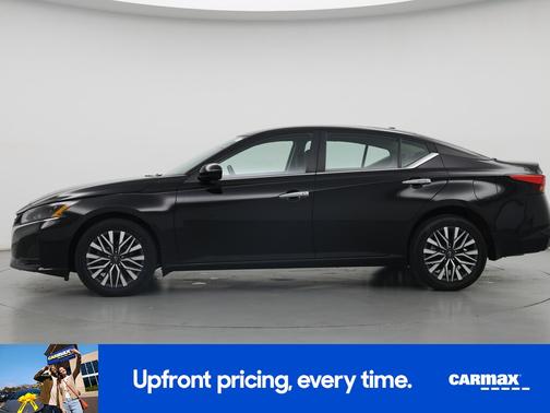 Black 2023 Nissan Altima SV