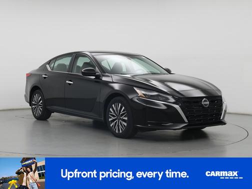 Black 2023 Nissan Altima SV