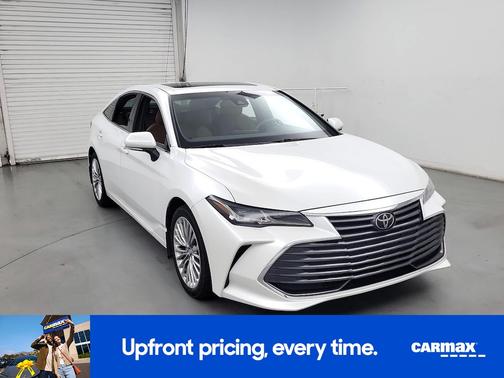 White 2019 Toyota Avalon Limited
