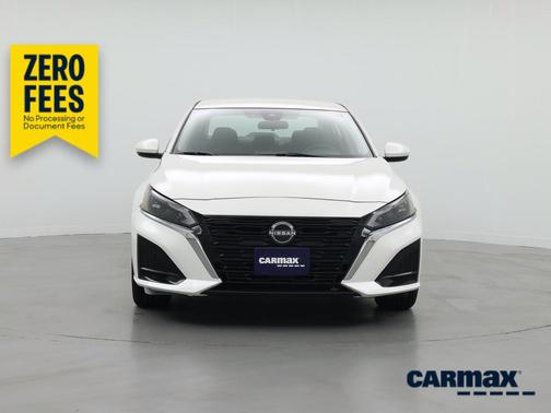 White 2023 Nissan Altima SV