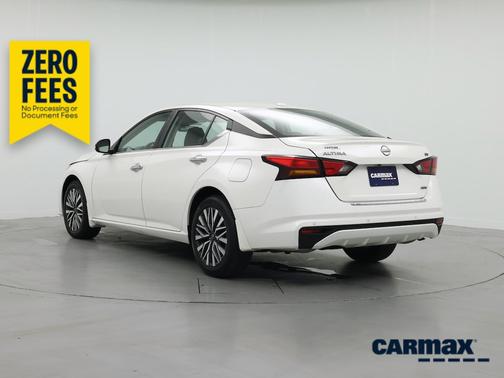 White 2023 Nissan Altima SV
