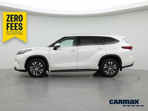 White 2020 Toyota Highlander XLE