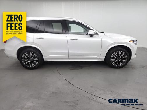 White 2022 Volvo XC90 T6 Momentum