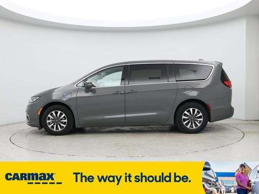 2022 Chrysler Pacifica Hybrid Touring L