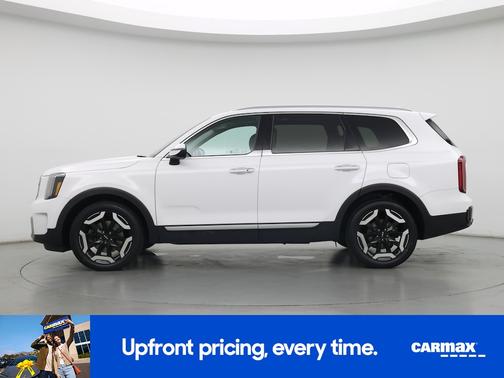 White 2023 Kia Telluride S