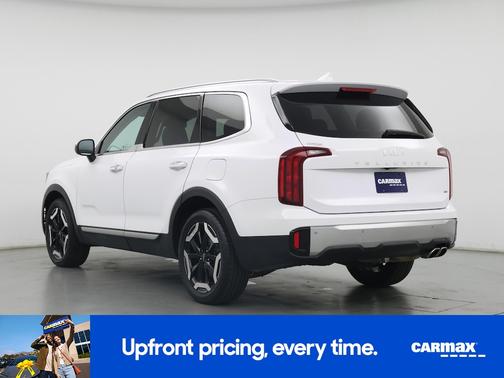White 2023 Kia Telluride S