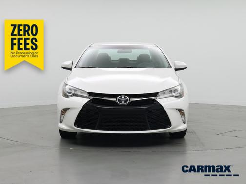 White 2015 Toyota Camry SE