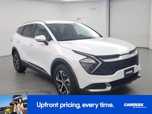 White 2023 Kia Sportage EX