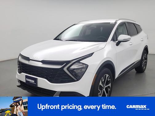 White 2023 Kia Sportage EX