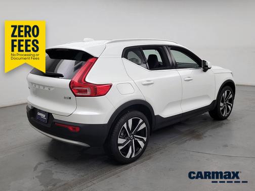 White 2024 Volvo XC40 B5 Ultimate Bright Theme