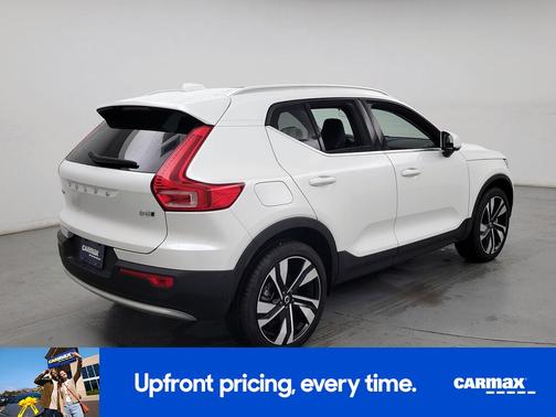 White 2024 Volvo XC40 B5 Ultimate Bright Theme
