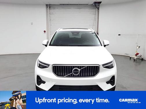 White 2024 Volvo XC40 B5 Ultimate Bright Theme