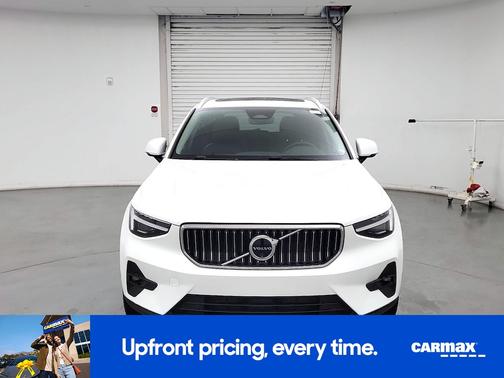 White 2024 Volvo XC40 B5 Ultimate Bright Theme