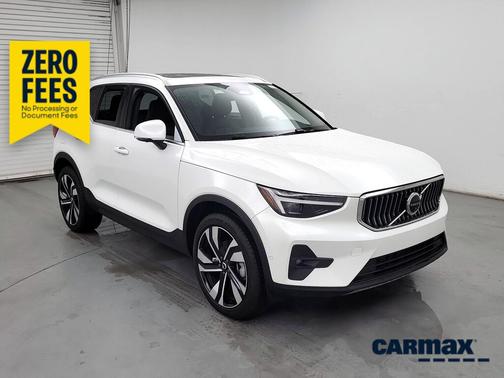 White 2024 Volvo XC40 B5 Ultimate Bright Theme