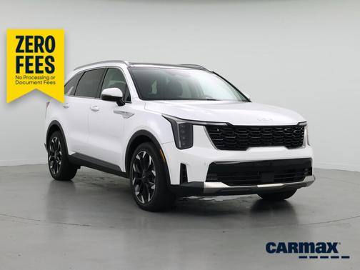 White 2024 Kia Sorento EX