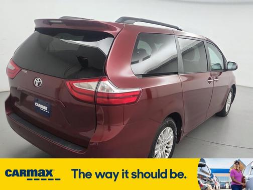2017 Toyota Sienna XLE