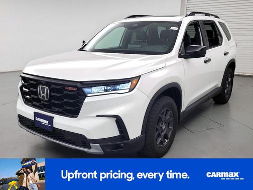 White 2023 Honda Pilot Trailsport