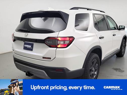 White 2023 Honda Pilot Trailsport