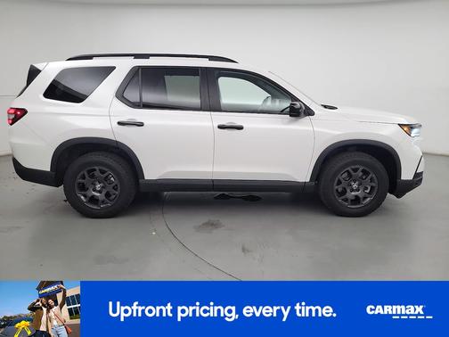 White 2023 Honda Pilot Trailsport