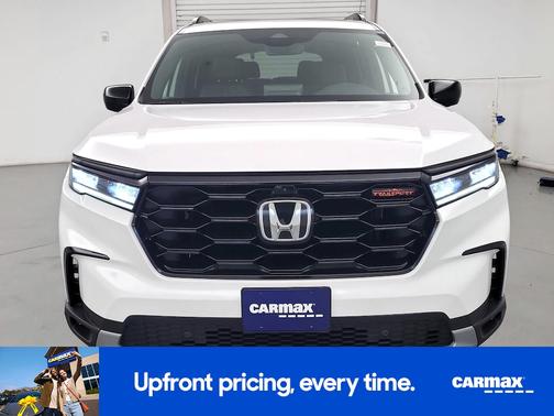 White 2023 Honda Pilot Trailsport
