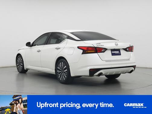 White 2023 Nissan Altima SV