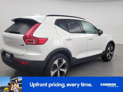White 2023 Volvo XC40 B5 Plus Dark Theme