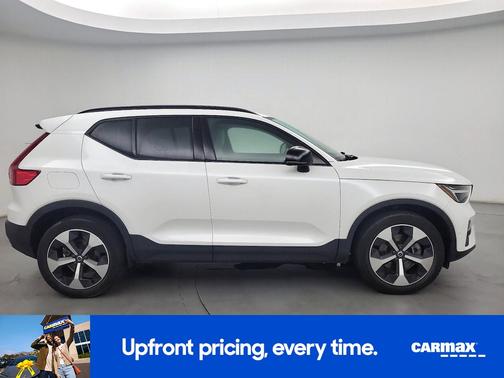 White 2023 Volvo XC40 B5 Plus Dark Theme