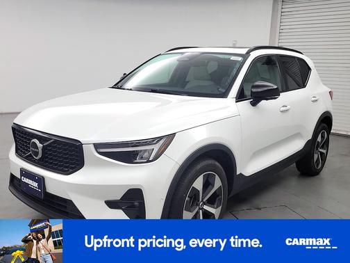 White 2023 Volvo XC40 B5 Plus Dark Theme