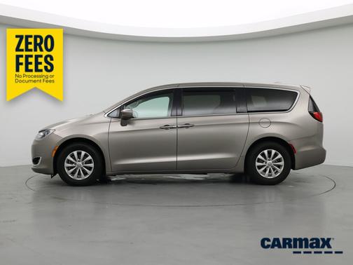 Gold 2018 Chrysler Pacifica Touring