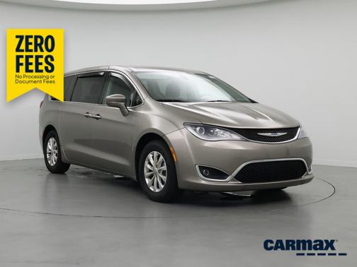 Gold 2018 Chrysler Pacifica Touring