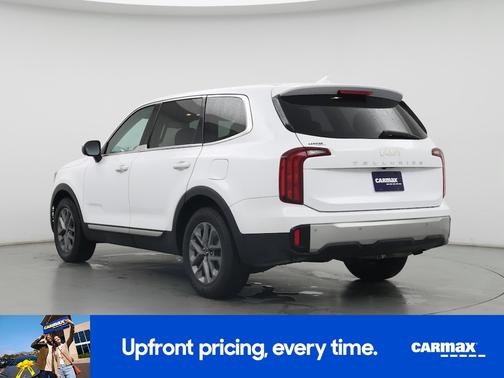 White 2023 Kia Telluride LX