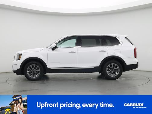 White 2023 Kia Telluride LX