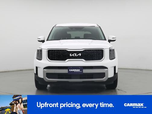 White 2023 Kia Telluride LX