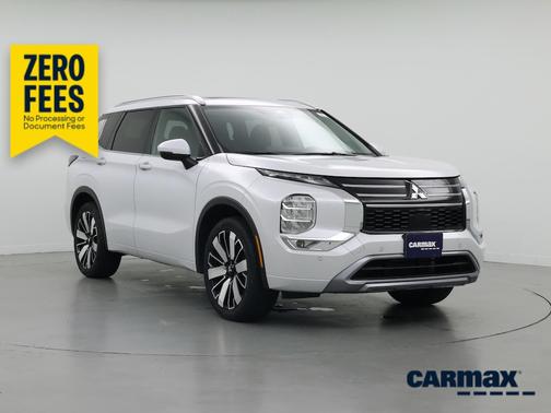 White 2025 Mitsubishi Outlander SEL