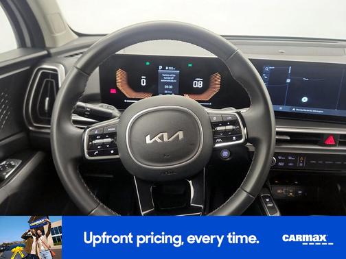 White 2024 Kia Sorento S