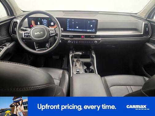 White 2024 Kia Sorento S