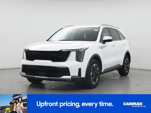 White 2024 Kia Sorento S