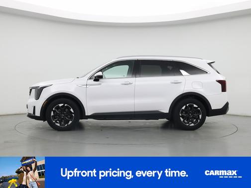 White 2024 Kia Sorento S