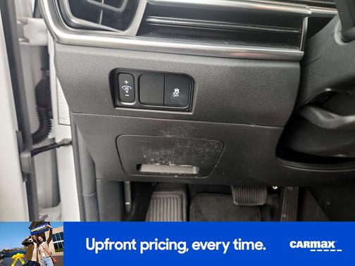 White 2024 Kia Sorento S